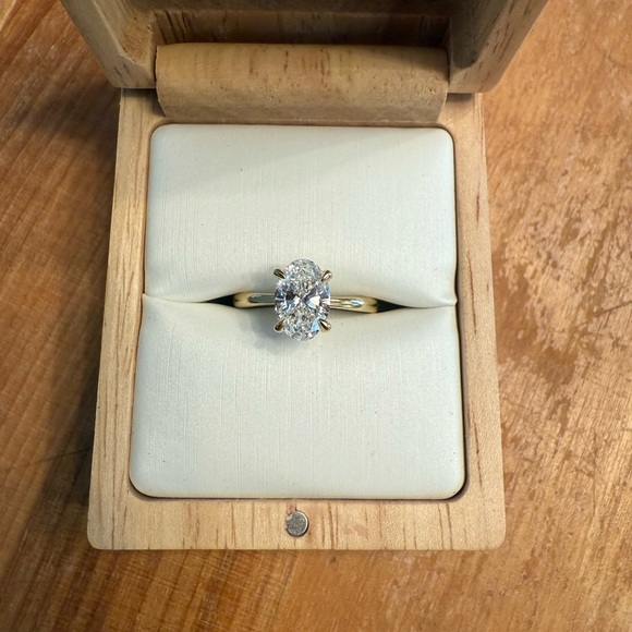 Gold Oval Diamond Ring - Picture 1 of 5